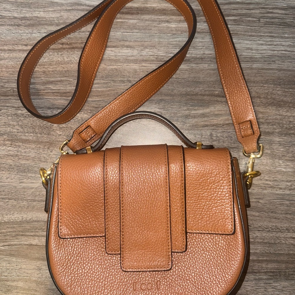 Elegant Tan Leather Crossbody Bag
